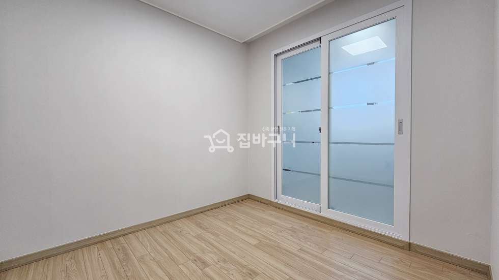 경기 안산단원구 원곡동 시스템에어컨 4대 ★ 각 층마다 에어컨 설비 완료! 테라스가 있는 안산 복층 4룸~! 분양 매물번호 13255 사진 6