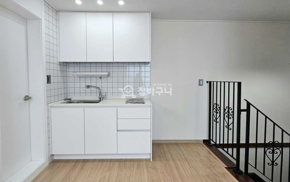 경기 안산단원구 원곡동 시스템에어컨 4대 ★ 각 층마다 에어컨 설비 완료! 테라스가 있는 안산 복층 4룸~! 분양 매물번호 13255 사진 9