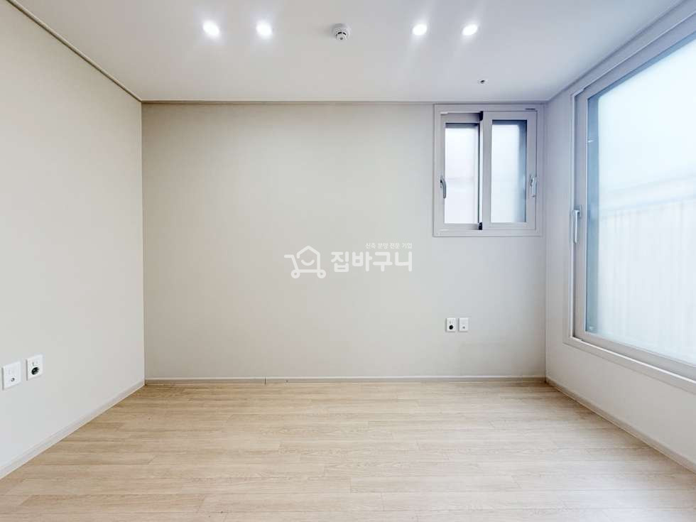 서울 서대문구 영천동 독립문역 도보 8분 역세권! 아일랜드식탁 갖춘 채광 좋은 신축 2룸~ 분양 매물번호 13214 사진 2