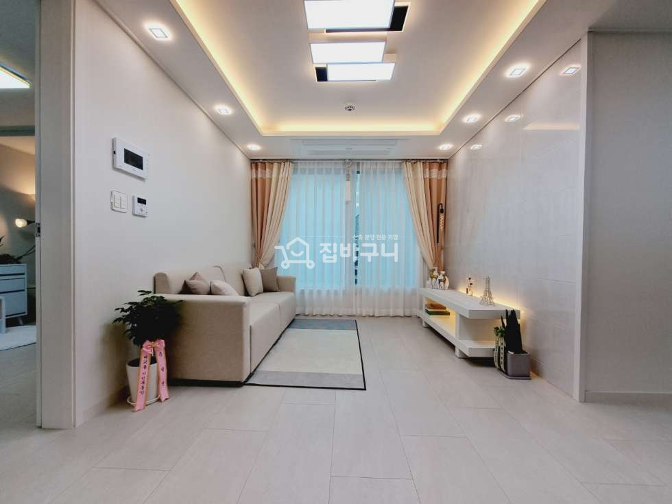 경기 수원권선구 권선동 거실-주방 넓은 서둔동 3룸 (2룸,3룸,테라스세대 有) 분양 매물번호 12150 사진 1