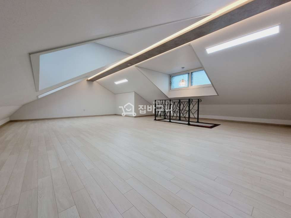 경기 수원권선구 서둔동 수원역 인근 고급스러운 인테리어의 4룸 복층 빌라 분양 매물번호 12138 사진 17