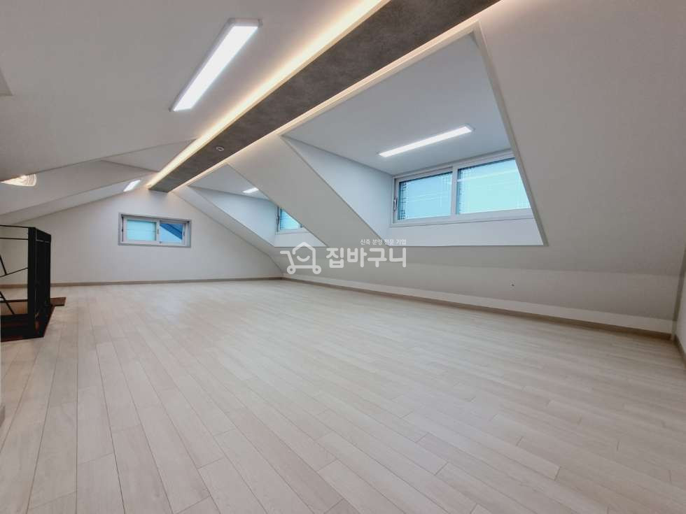 경기 수원권선구 서둔동 수원역 인근 고급스러운 인테리어의 4룸 복층 빌라 분양 매물번호 12138 사진 19