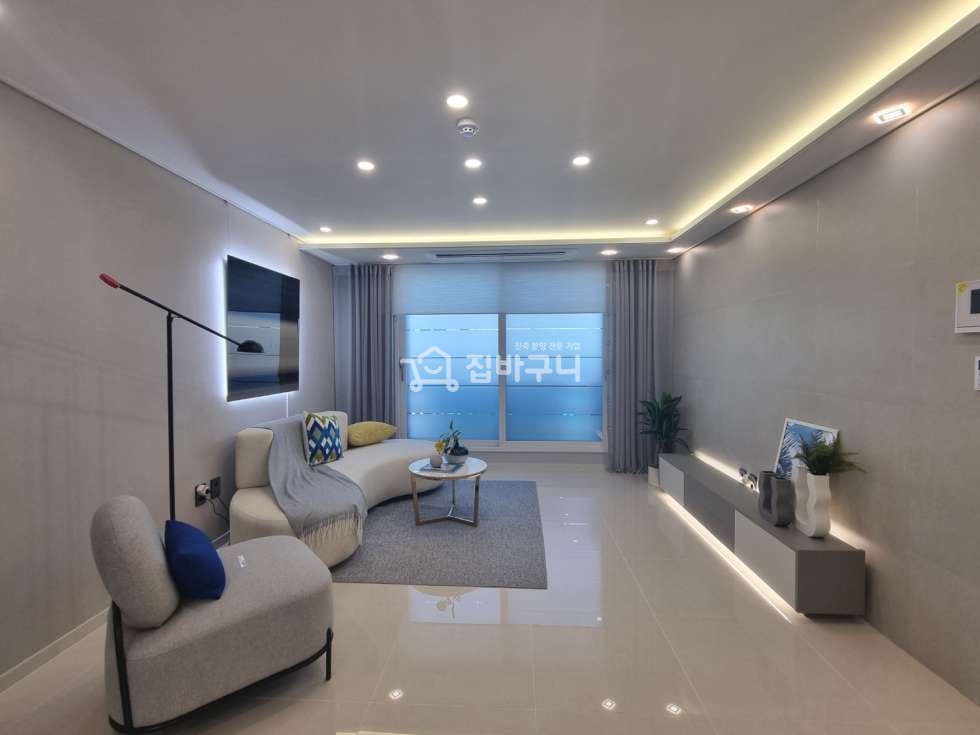경기 수원권선구 구운동 구운중학교 바로 옆/교통 좋은 신축3룸[테라스/복층세대有] 분양 매물번호 12193 사진 1
