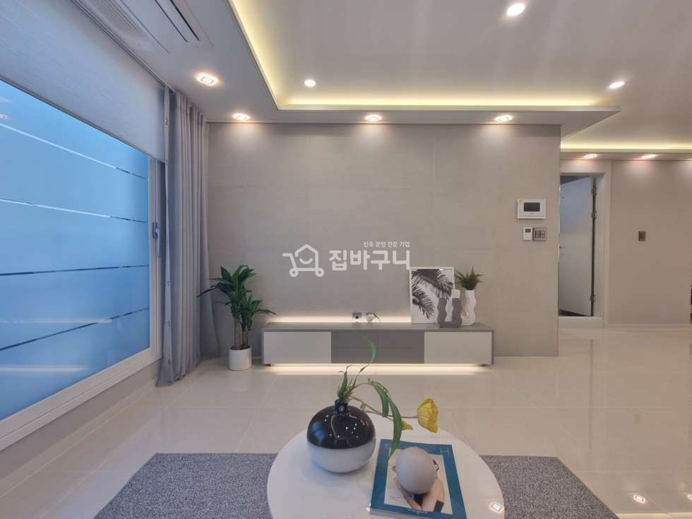 경기 수원권선구 구운동 구운중학교 바로 옆/교통 좋은 신축3룸[테라스/복층세대有] 분양 매물번호 12193 사진 2