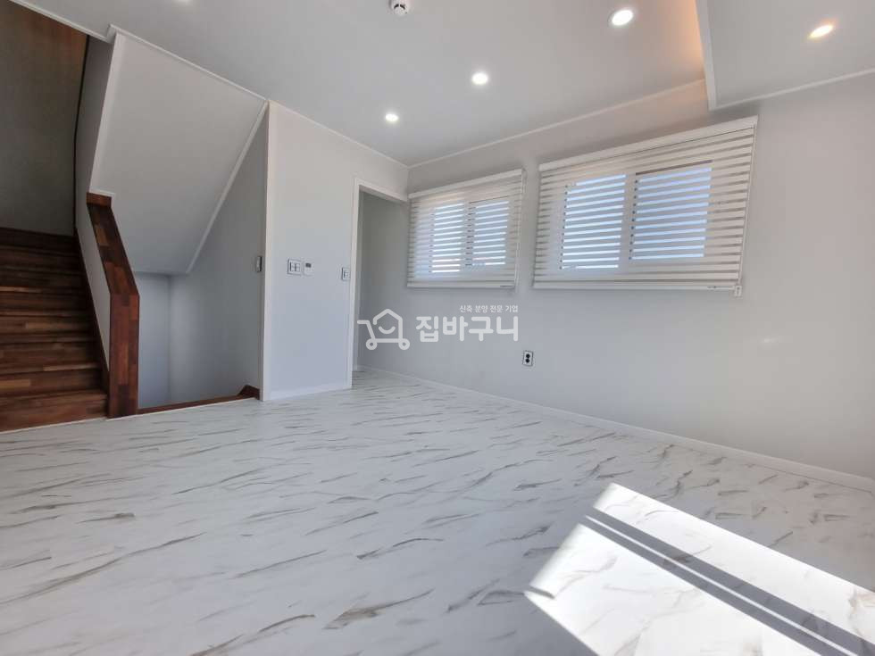 경기 화성만세구 장안면 사곡리 3층 건물/화성 정원 넓은 타운하우스[방4 욕실3 +다락방] 분양 매물번호 12200 사진 16