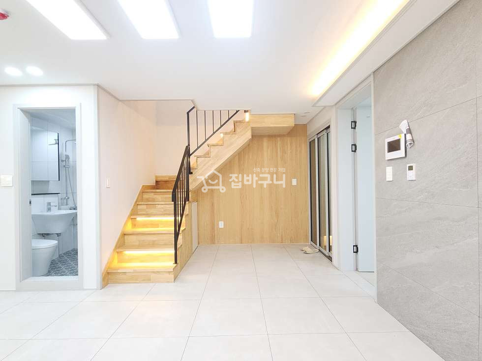 경기 화성효행구 비봉면 삼화리 화성신축빌라◆복층+3룸+필로티주차100%◆초등학교 바로 옆 위치한 학세권! 분양 매물번호 13163 사진 3