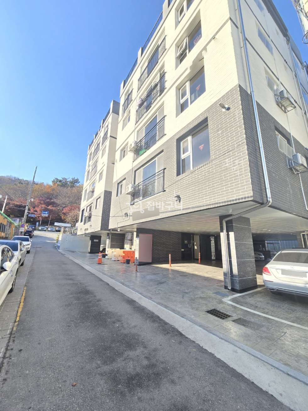 경기 부천소사구 소사본동 지하철역 도보10분 ! 초등학교 도보1분 ! ♣부천 신축 빌라 4룸~ 공기좋은 산세권♣ 분양 매물번호 13096 사진 1