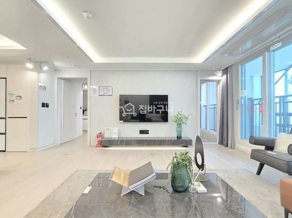 경기 평택시 장안동 주목받는 평택 새도시~! ♠평택 프리미엄 아파트♠ 드레스룸+펜트리룸+파우더룸 ~ 모든게 완벽한 곳! 분양 매물번호 13037 사진 2