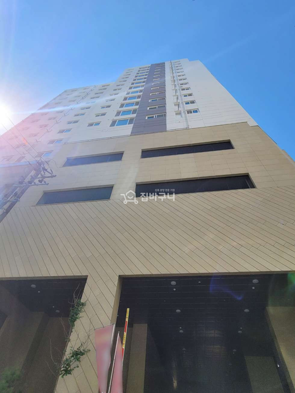 경기 부천소사구 심곡본동 ★부천역 초 역세권★ 인프라 좋은 로데오 거리 인근 ! 부천신축 도시형 아파트 3룸 타입! 분양 매물번호 12972 사진 1