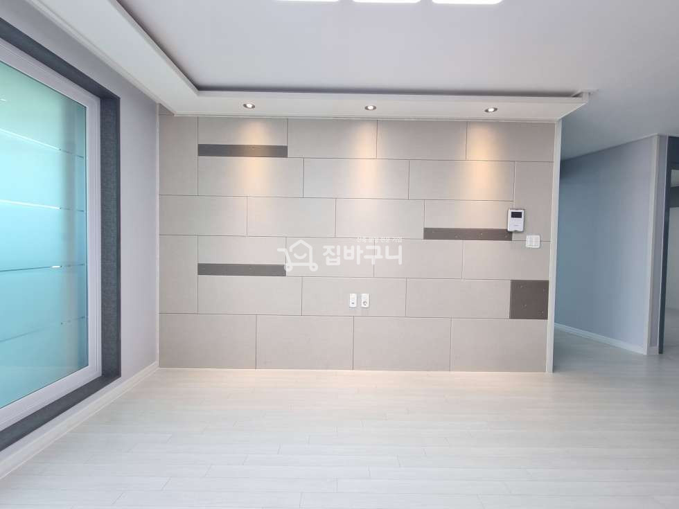 경기 수원권선구 서둔동 [채광GOOD!] 교통과 인프라가 좋은 수원 3룸! 분양 매물번호 12444 사진 2