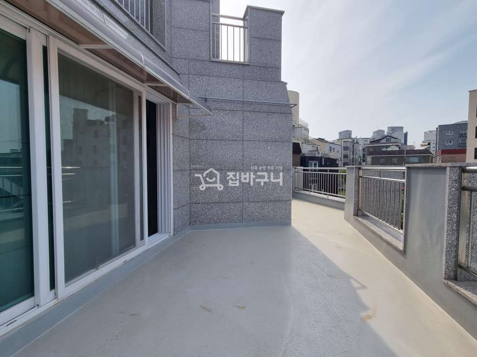 경기 수원권선구 서둔동 넓~은 테라스! 다양한 생활 인프라! 아늑한 분위기의 수원 2룸~ 분양 매물번호 12443 사진 1