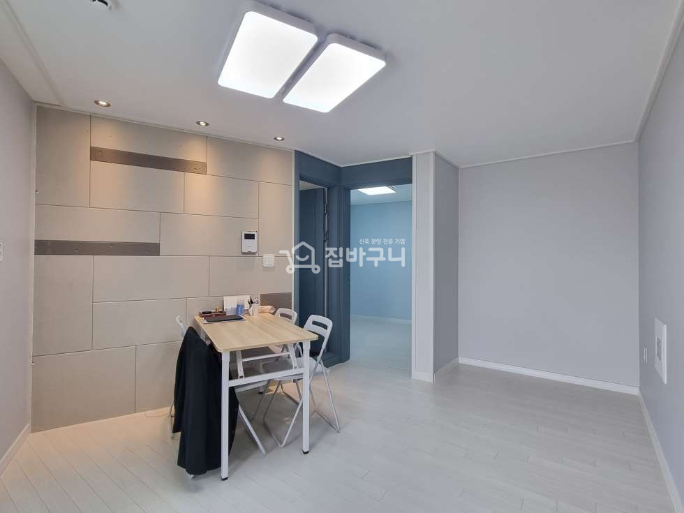 경기 수원권선구 서둔동 넓~은 테라스! 다양한 생활 인프라! 아늑한 분위기의 수원 2룸~ 분양 매물번호 12443 사진 3