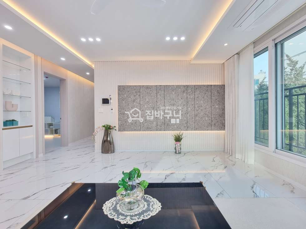 경기 부천원미구 심곡동 [고급의 끝판왕!] 멋스러운 인테리어와 긴 복도가 매력적인 부천 4룸! 분양 매물번호 12420 사진 4