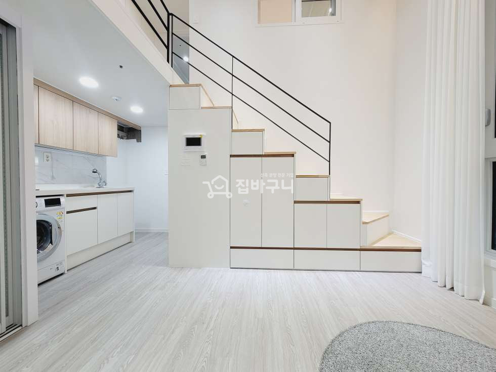 서울 금천구 독산동 [초역세권] 주차타워로 주차공간 확보! 알찬 공간의 끝판왕 서울 3룸 복층~ 분양 매물번호 12739 사진 2