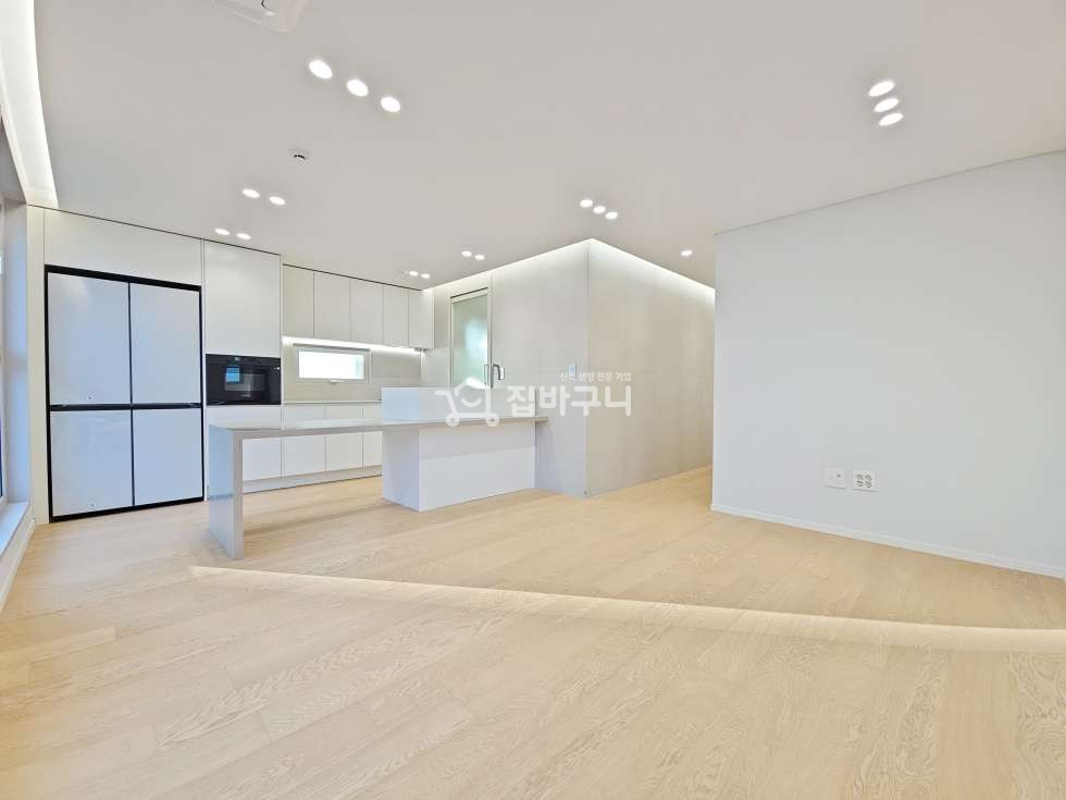 서울 서초구 서초동 서울 핵심입지 서초동 신축, 스타일러·비스포크까지 갖춘 3룸! 분양 매물번호 13892 사진 2