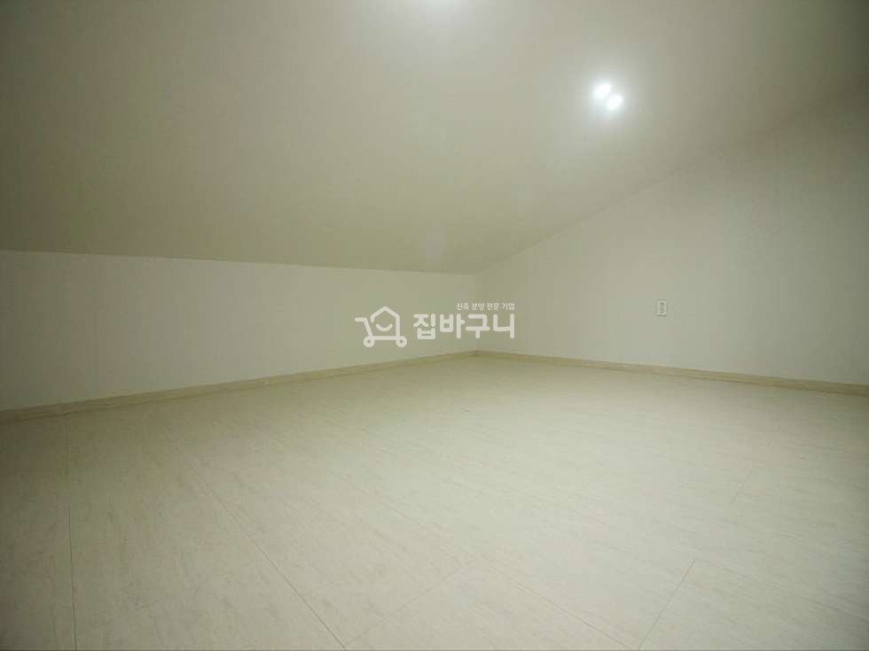 경기 안산단원구 선부동 선부역 도보 8분 · 야외테라스 갖춘 복층 안산 선부동 신축 3룸 분양 매물번호 13730 사진 13