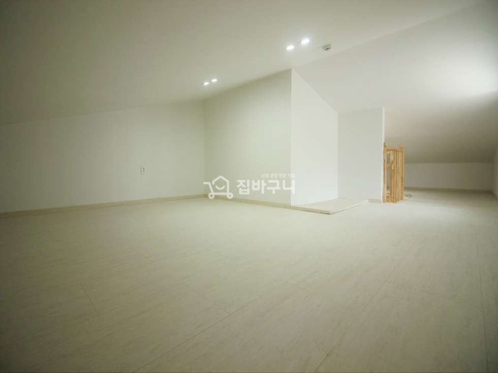 경기 안산단원구 선부동 선부역 도보 8분 · 야외테라스 갖춘 복층 안산 선부동 신축 3룸 분양 매물번호 13730 사진 14