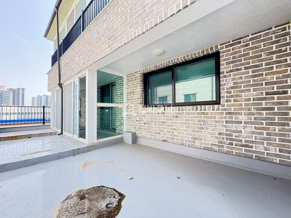 경기 평택시 용이동 평택역 15분 거리, 안성 IC 바로 옆! 야외테라스 갖춘 신축 쓰리룸 빌라! 분양 매물번호 13662 사진 1